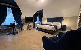Rome Luxury Blue Suites- Imperial